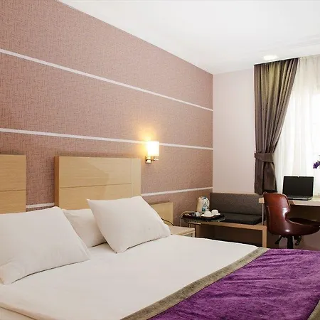 Отель Midas 4*